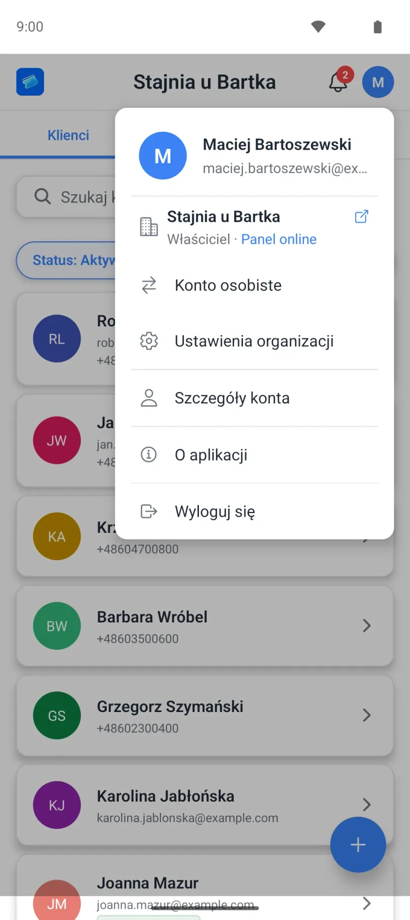 Otwarte menu użytkownika z opcjami konta i organizacji